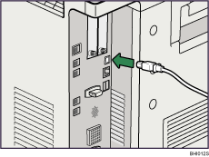 Illustration du raccordement du câble d&apos;interface USB