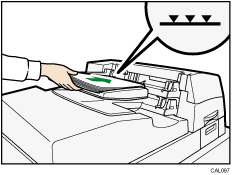 Illustration de l'inserteur de l'unité de reliure sans couture