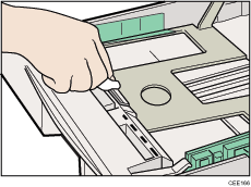 Ilustraci&oacute;n de la bandeja de alimentaci&oacute;n de papel