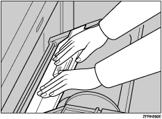 Illustration du capot d'alimentation du master