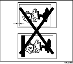 Illustration of feeding the original from the edge with the widest margin