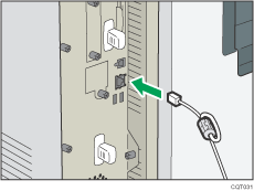 Ilustración de la conexión del cable de interface de Ethernet