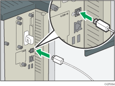 Afbeelding van het aansluiten van de USB-interfacekabel