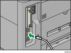 Afbeelding van het aansluiten van de USB-interfacekabel