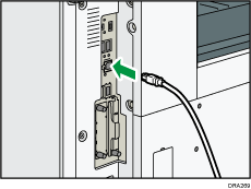 Illustration du raccordement du câble USB