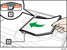 Ilustracja automatycznego podajnika dokumentów opatrzona numerowanymi odnośnikami